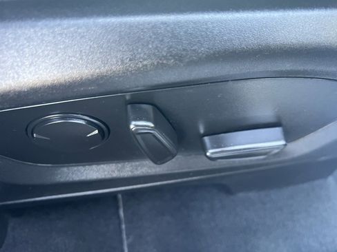 Used 2022 Ford Explorer Limited w/ Equipment Group 301A image 9