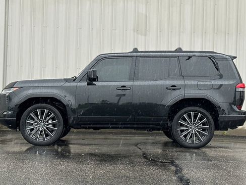 Used 2025 Lexus GX 550 w/ Cold Area Package image 7