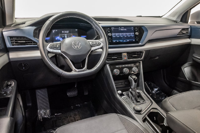 Used 2023 Volkswagen Taos SE w/ Panoramic Sunroof Package AWD/4WD image 9