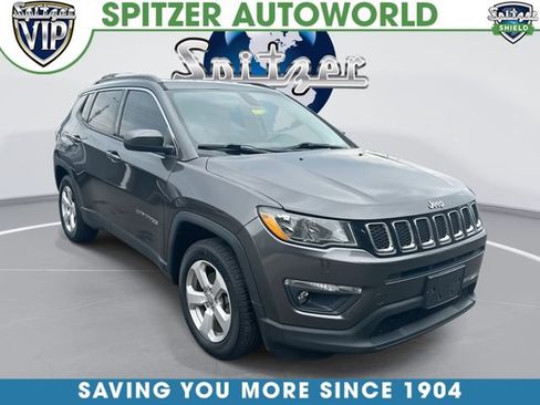 Used 2018 Jeep Compass Latitude w/ Cold Weather Group FWD image 1