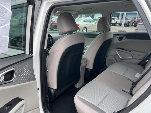 Used 2023 Kia Soul LX FWD image 10