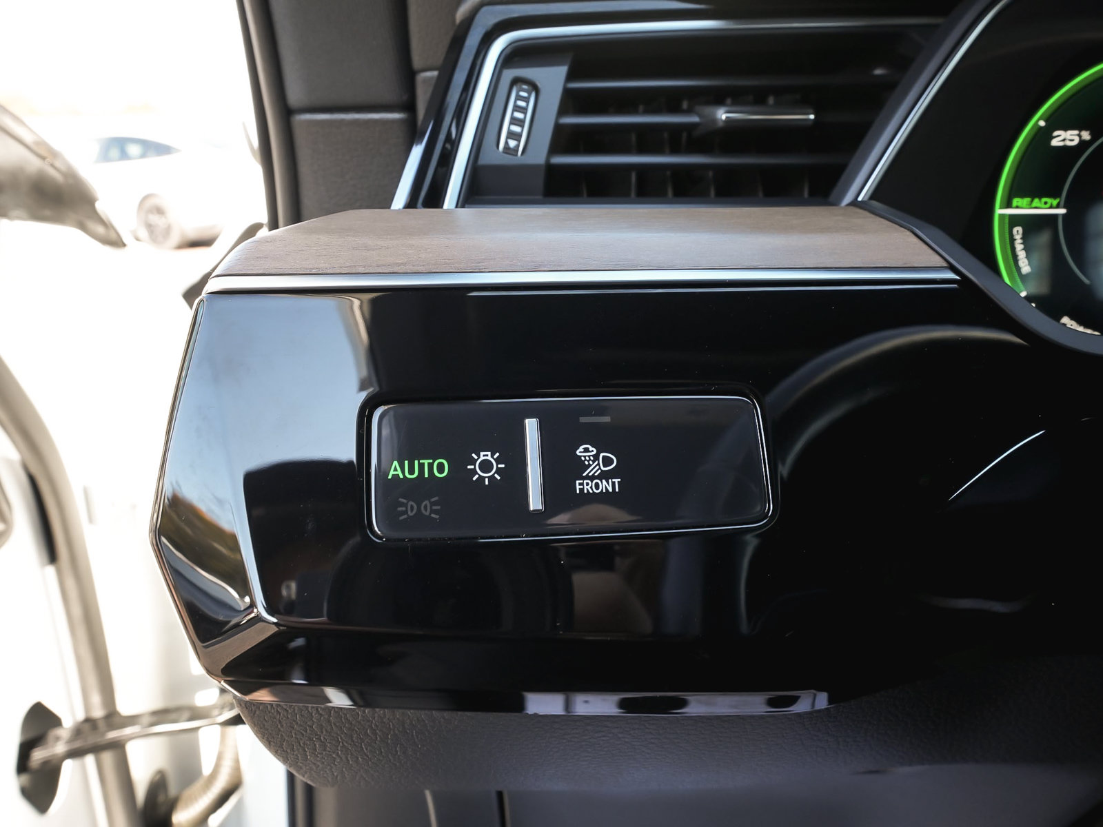 Used 2024 Audi Q8 e-tron Premium Plus AWD/4WD image 17