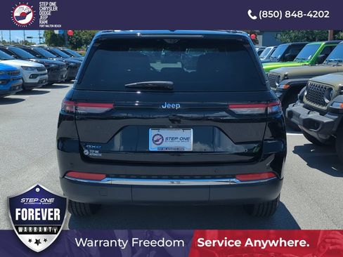 Used 2022 Jeep Grand Cherokee Limited 4xe w/ Luxury Tech Group II AWD/4WD image 5