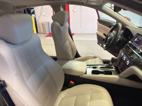 Used 2018 Honda Accord Touring image 22