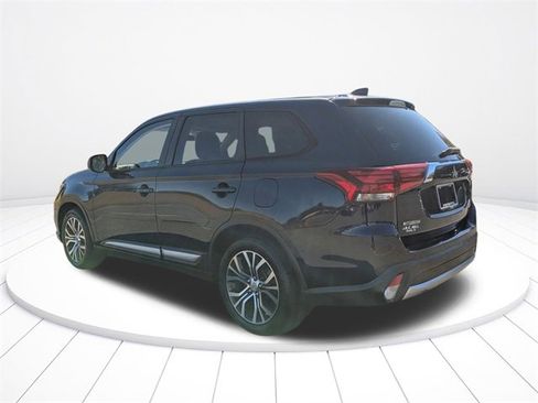 Used 2018 Mitsubishi Outlander ES image 9