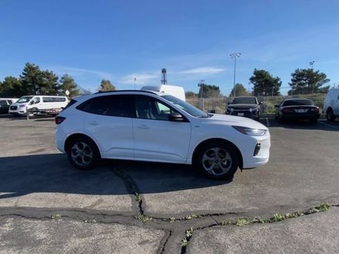 Used 2023 Ford Escape ST-Line FWD image 9