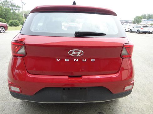 Used 2022 Hyundai Venue SEL FWD image 5