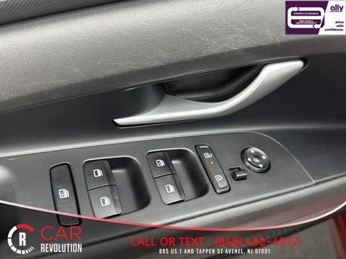 Used 2024 Hyundai Elantra Limited image 41