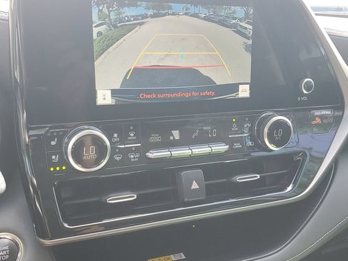 Used 2023 Toyota Highlander Limited FWD image 27