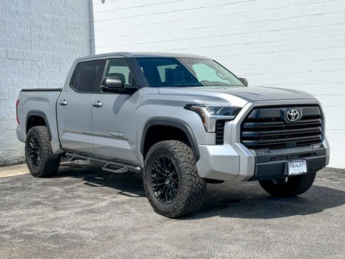 Used 2022 Toyota Tundra SR5 w/ SR5 Premium Package image 1