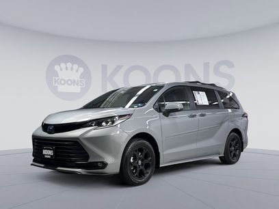 Used 2025 Toyota Sienna XLE Woodland Edition