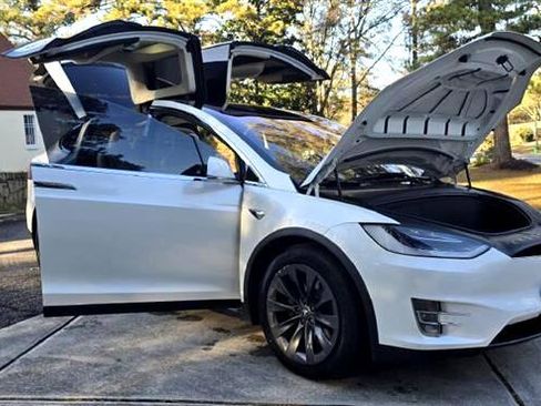 Used 2018 Tesla Model X 75D image 14