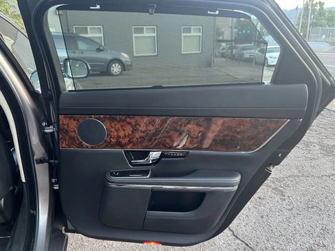 Used 2011 Jaguar XJ L image 22