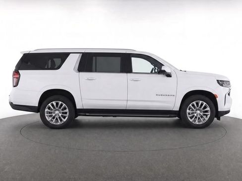 Used 2021 Chevrolet Suburban LT w/ LT Signature Package RWD image 4