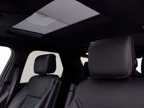 New 2026 Land Rover Discovery Limited Edition AWD/4WD image 15