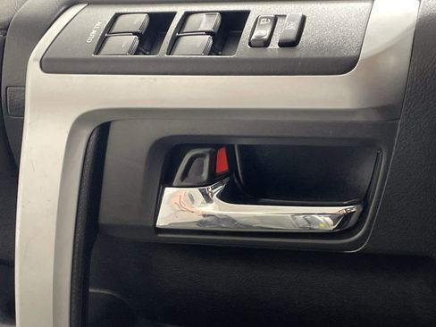 Used 2017 Toyota 4Runner SR5 image 18