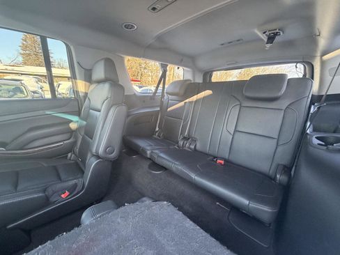 Used 2018 Chevrolet Suburban LT image 18