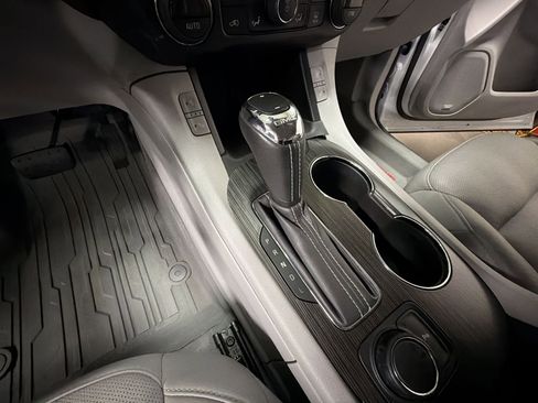 Used 2019 GMC Acadia SLT image 15