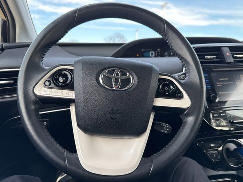 Used 2016 Toyota Prius Four image 11