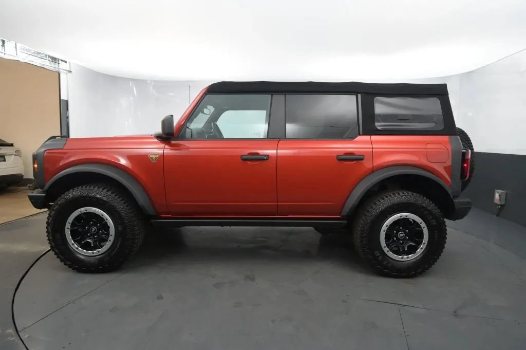 Used 2022 Ford Bronco Badlands w/ Sasquatch Package AWD/4WD image 2