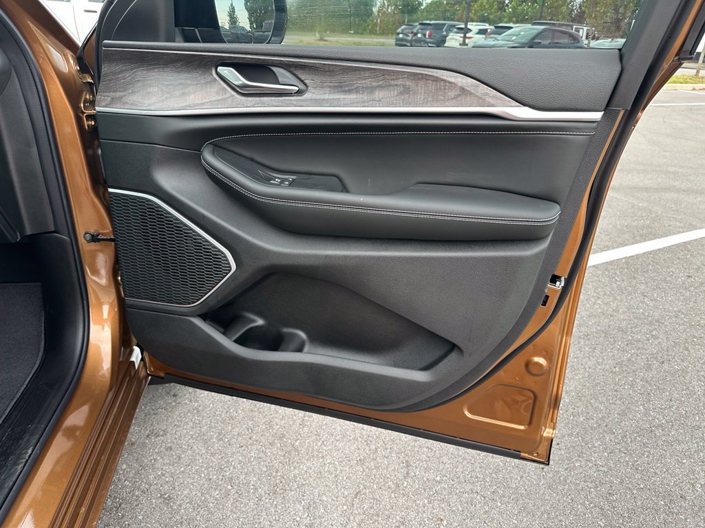 New 2027 Jeep Grand Cherokee Limited AWD/4WD image 20
