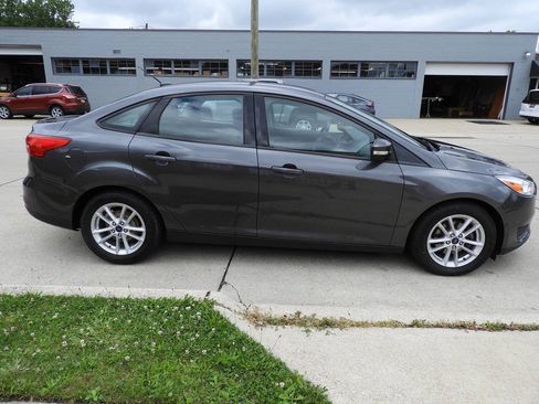 Used 2017 Ford Focus SE FWD image 10