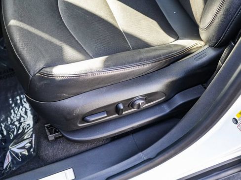 Used 2020 Chevrolet Equinox Premier FWD image 22