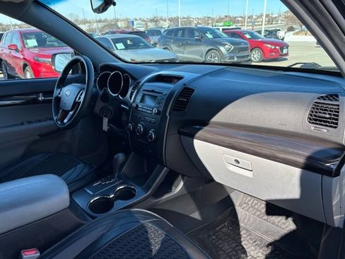 Used 2011 Kia Sorento LX w/ Convenience Pkg image 21