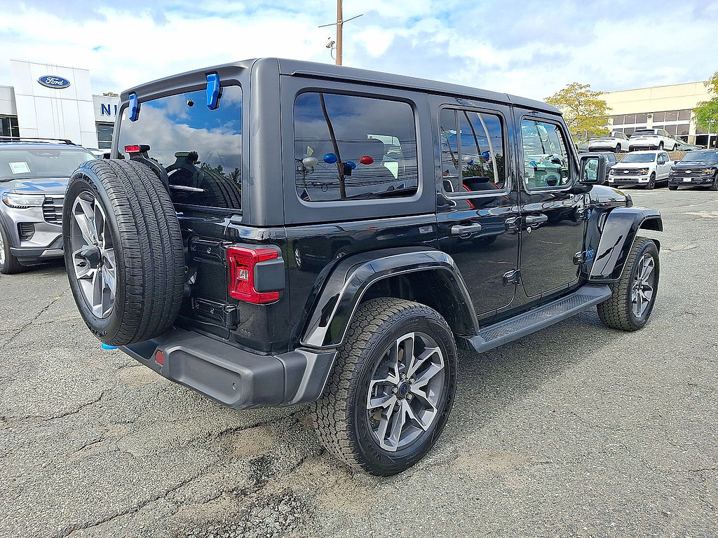 Used 2024 Jeep Wrangler Unlimited w/ Convenience Group AWD/4WD image 8