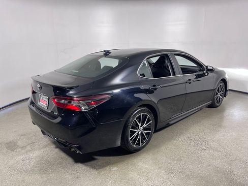 Certified 2023 Toyota Camry SE image 3