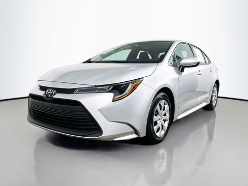 Used 2025 Toyota Corolla LE image 10