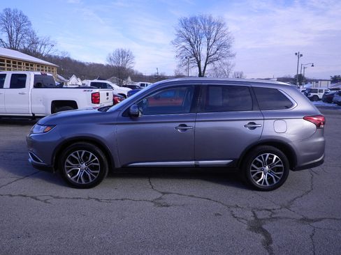 Used 2017 Mitsubishi Outlander SEL image 4