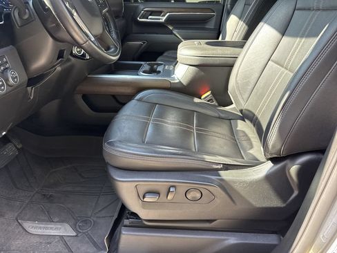 Used 2024 Chevrolet Silverado 2500 High Country w/ High Country Premium Package AWD/4WD image 9