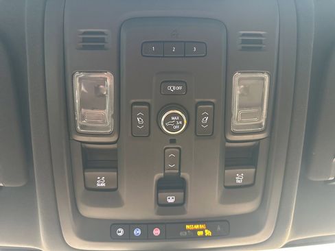 Used 2021 Chevrolet Suburban Premier image 23