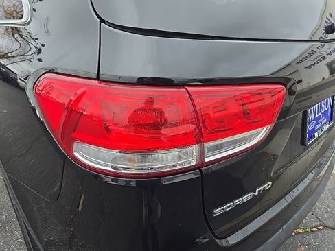 Used 2017 Kia Sorento LX image 35