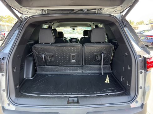 Used 2023 Chevrolet Traverse LT FWD image 16