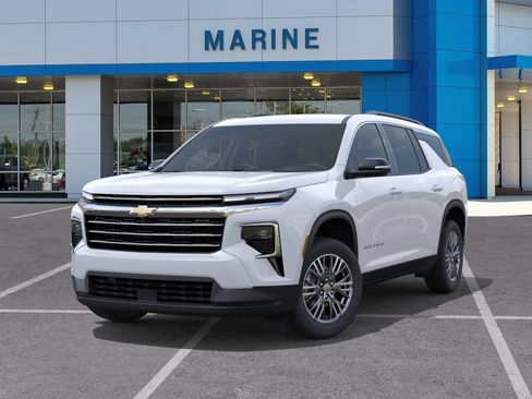 New 2026 Chevrolet Traverse LT w/ Driver Confidence Package FWD image 6