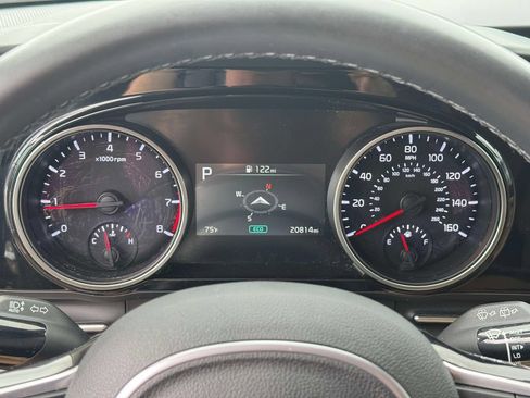 Used 2024 Kia Carnival EX FWD image 24