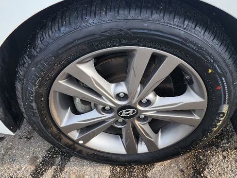 Used 2018 Hyundai Elantra SEL image 9