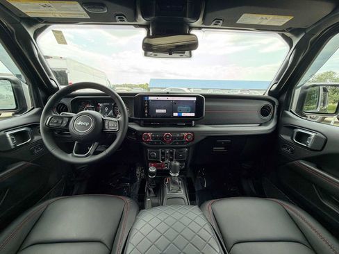 Used 2026 Jeep Wrangler Unlimited Rubicon AWD/4WD image 12