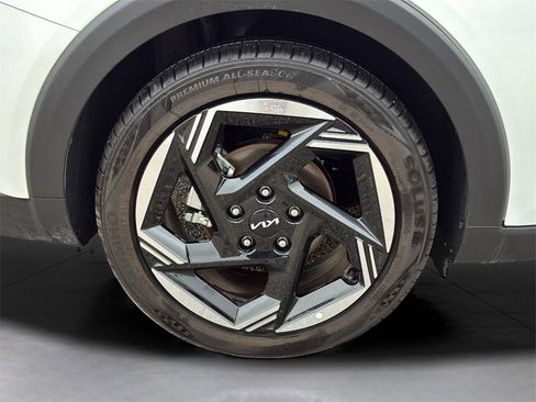 Used 2025 Kia K4 EX image 31