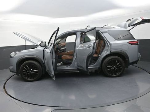 Used 2025 Nissan Pathfinder Platinum w/ Cargo Package AWD/4WD image 34