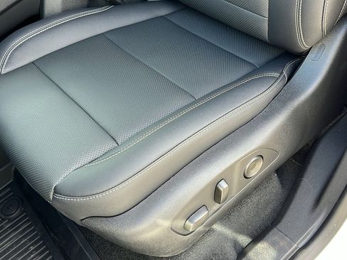 New 2026 Chevrolet Traverse LT image 18