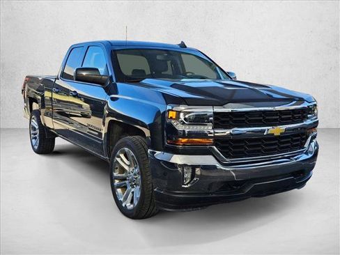 Used 2018 Chevrolet Silverado 1500 LT w/ All Star Edition image 3