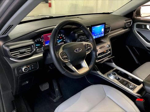 Used 2021 Ford Explorer XLT w/ Equipment Group 202A image 17