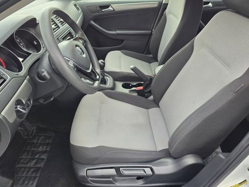 Used 2017 Volkswagen Jetta S w/ Jetta S Cold Weather Package image 31