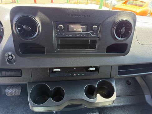 Used 2024 Mercedes-Benz Sprinter 2500 image 21