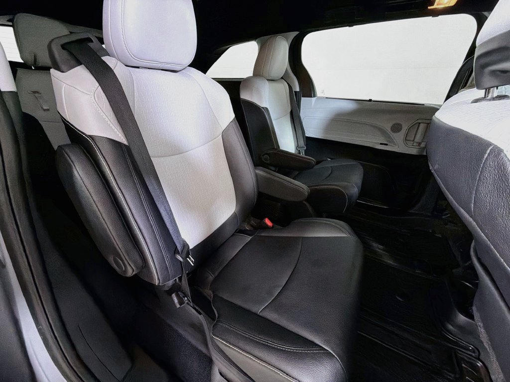 Used 2025 Toyota Sienna XSE AWD/4WD image 25