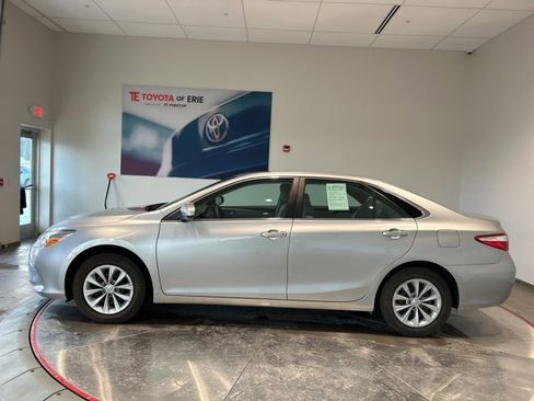 Used 2017 Toyota Camry LE image 3