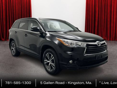 Used 2016 Toyota Highlander XLE AWD/4WD image 3
